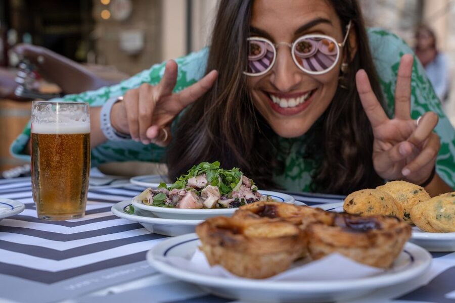 Lisbon: E-Bike Food Tour of Alfama and Old Town - Commerce Square Photo Moment: Reset Your Bearings