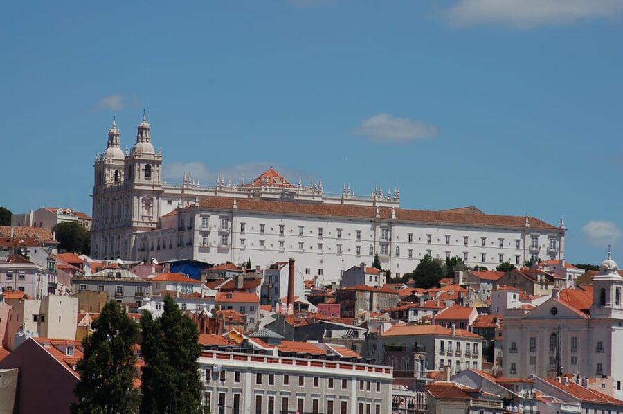 Lisbon: Entry Tickets to Mosteiro de São Vicente de Fora - Entering the Monument: Ticket Office Inside the Church