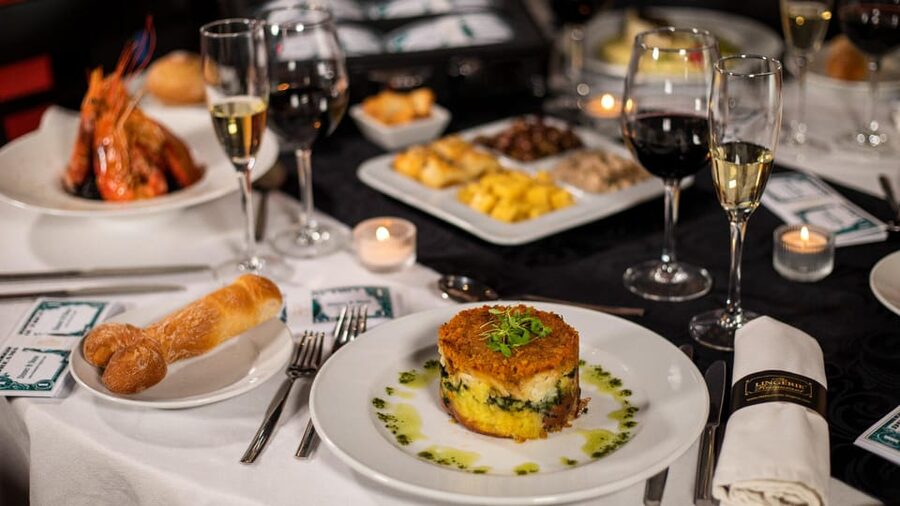 Lisbon: Erotic Cabaret Show and Dinner - A 2.5-Hour Evening Built Like a Date Night