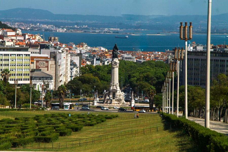 Lisbon Essentials 5H Tuk Tuk seightseeing Tour Free Pickup - Meeting at R. do Comércio and Getting Ready