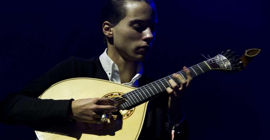 Lisbon: Evening City Tour with Dinner and Live Fado Show - Price value: what $136 buys you at night