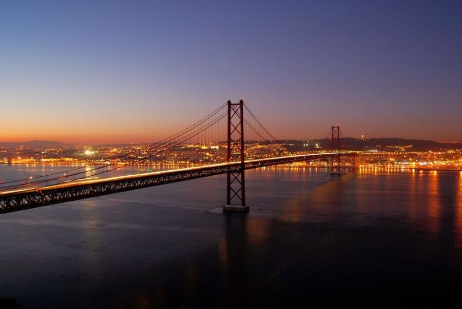 Lisbon: Evening City Tour with Dinner and Live Fado Show - Belém area storytelling: Monument to the Discoveries and the UNESCO glow