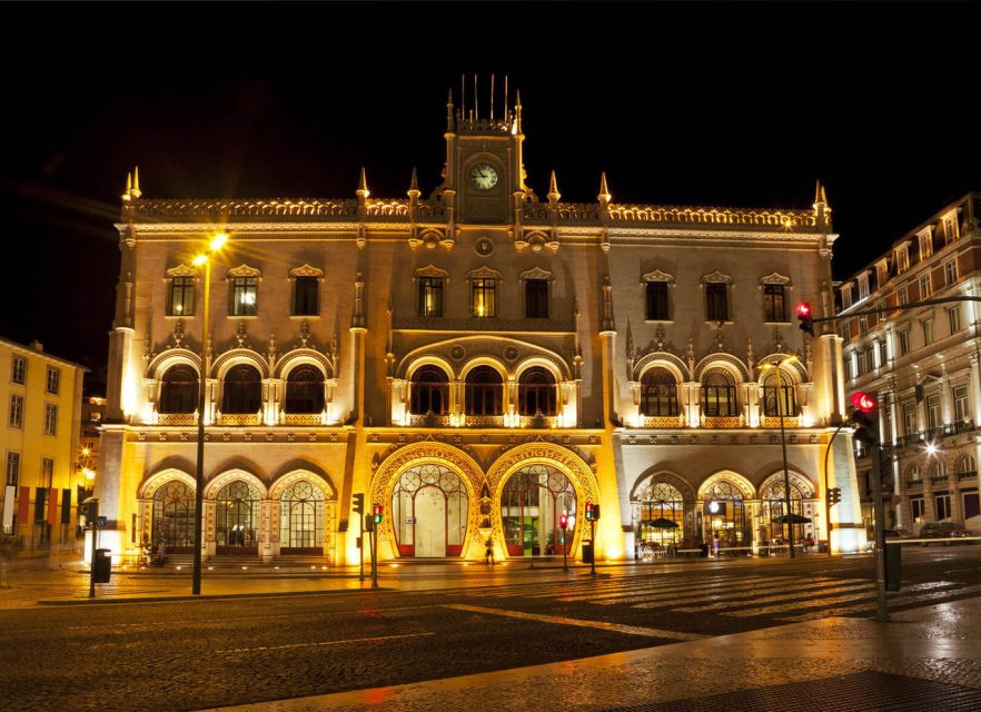 Lisbon: Evening City Tour with Dinner and Live Fado Show - Alfama at night: narrow streets, real atmosphere