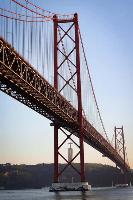 Lisbon: Exclusive Golden Hour Sunset Boat Cruise - Who this Lisbon sunset cruise is best for