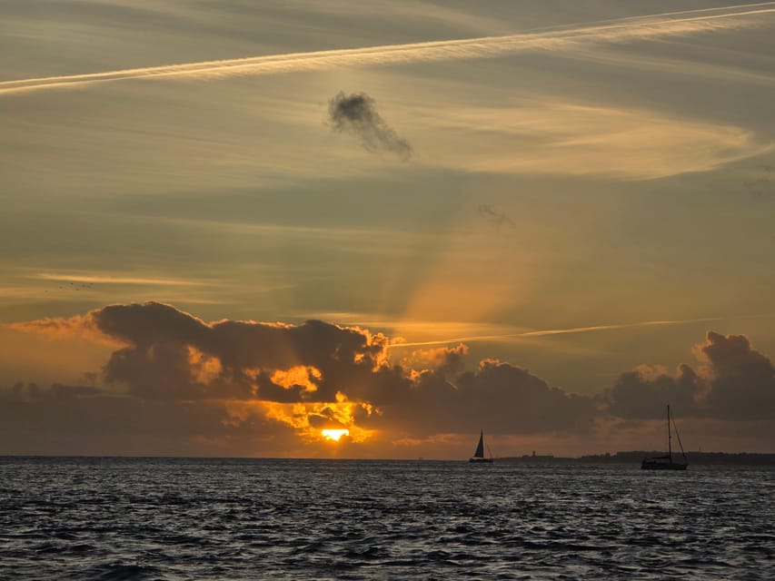 Lisbon Exclusive Private Boat Tour - daytime or sunset - Vinho Verde Included: What You Get (and What You Don’t)
