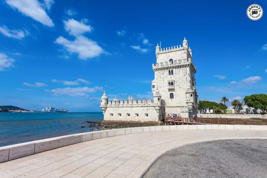 LISBON : EXPLORE OLD TOWN ALFAMA BY ELECTRIC TUK TUK - Mercado de Santa Clara and the Fado Museum stops that feed your night plans