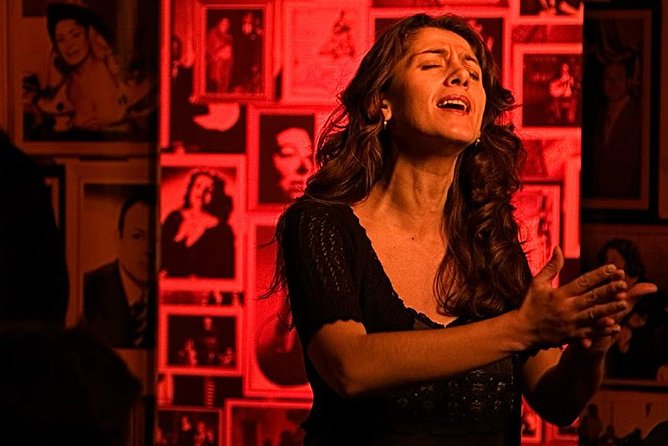 Lisbon Fado Experience: Walking Tour, Dinner and Live Music Show - Alfama Walk Time: A Working-Class Neighborhood Story You Can Actually Follow