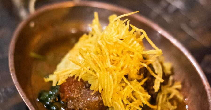 Lisbon: Fado & Food Tour with Live Show & Traditional Dinner - Inside the fado house: 3 courses and a soundtrack built for emotion