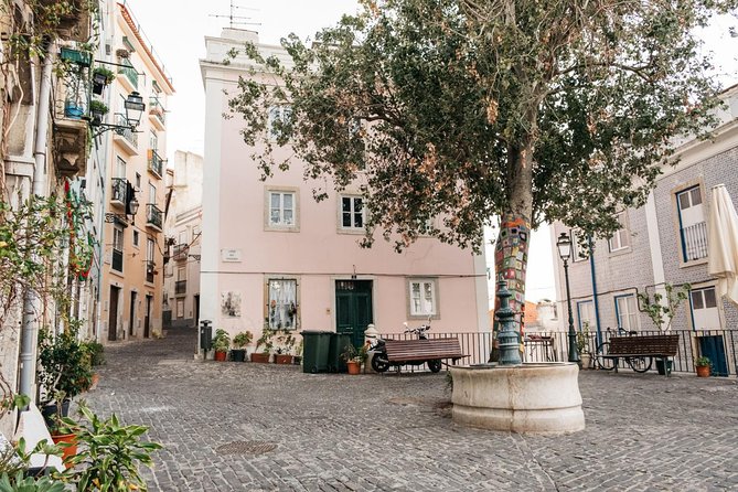 Lisbon Fado History Cultural Walking Tour - The social dinner promise: how to treat it during planning