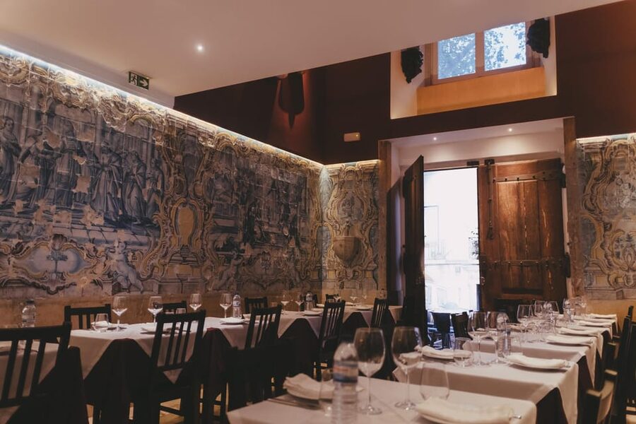 Lisbon: Fado Night with Dinner in a Typical Fado House - Authentic Atmosphere: Azulejos, Candlelight, and Chapel Architecture