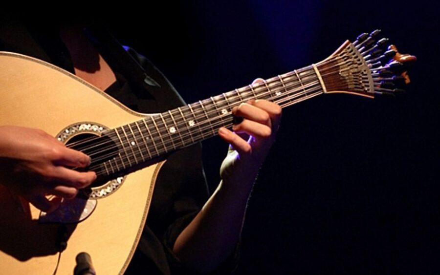 Lisbon: Fado Show and Portuguese Dinner - Finding Your Guide in Lisbon: Where the Night Starts