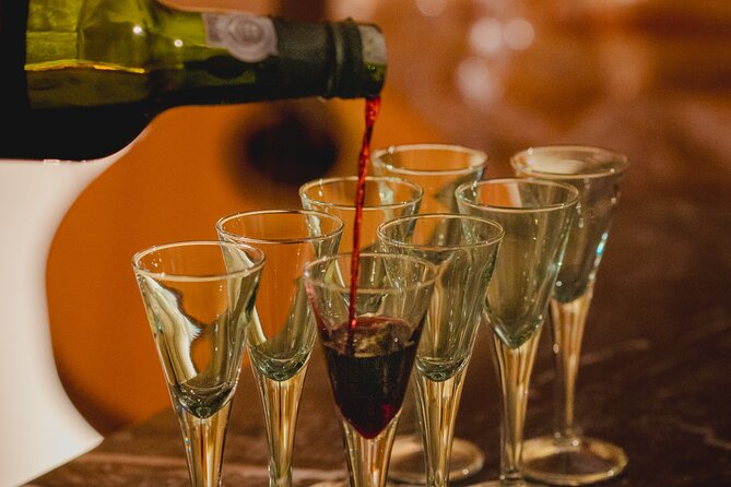 Lisbon: Fado Show With Wine and History - First stop: Fado e Fado and the story behind the songs
