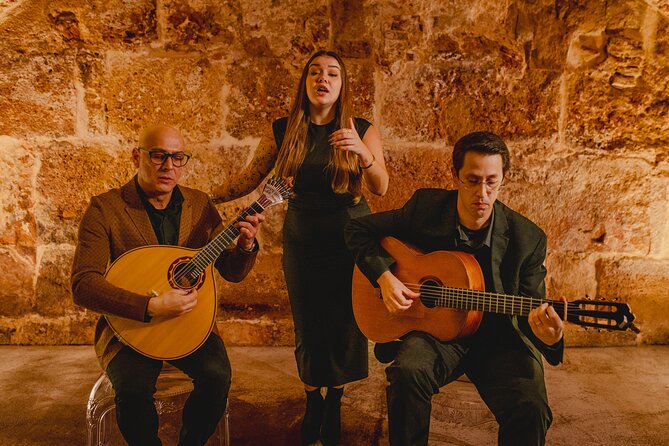 Lisbon: Fado Show With Wine and History - The Portuguese guitar and singers: what you’ll actually experience