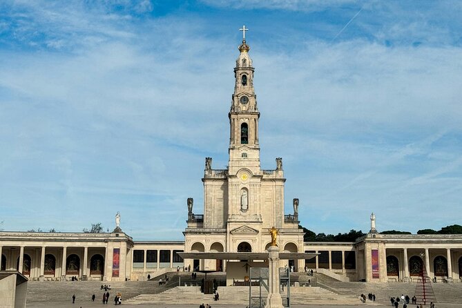 Lisbon: Fátima & Santarém – Holy Miracle Relic, a Spiritual Day - Van with pickup and a schedule that respects your time