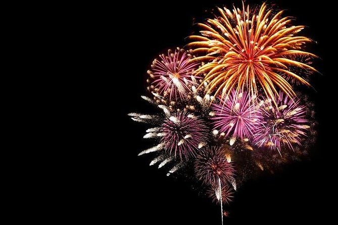 Lisbon: Fireworks, Music and Open Bar in New Year's Eve Cruise - Cruise route: Terreiro do Paço, Praça do Comércio, and Lisbon’s skyline glow