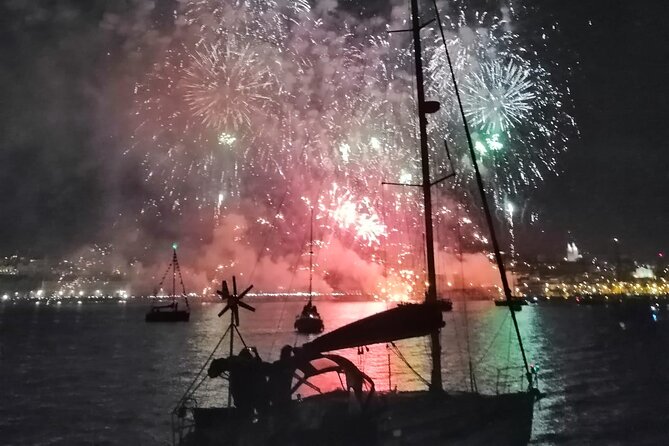 Lisbon: Fireworks, Music and Open Bar in New Year's Eve Cruise - Open bar and music: good drinks, decent vibe, and the reality check