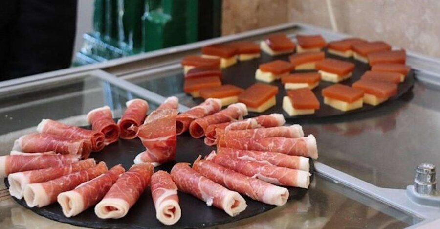 Lisbon Food and Wine Walking Tour - What “10–12 tastings” feels like in real life