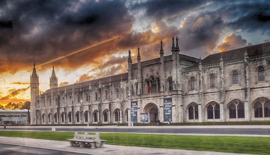Lisbon: Full-Day City Tour with Cable Car Ride - Praça do Comércio and Rua Augusta Arch: rebuilt Lisbon and a royal square moment
