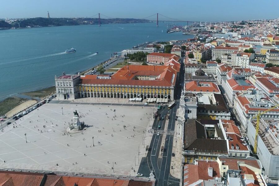 Lisbon: Full-Day Private Sightseeing Tour - Crossing the Tagus on 25 de Abril Bridge and Eating in Belem