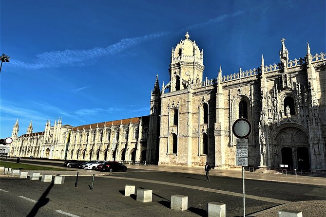 Lisbon Full Day Private Tour - Chiado to Rossio: Largo do Carmo, Praça de Luís de Camões, and Sé on the Hill
