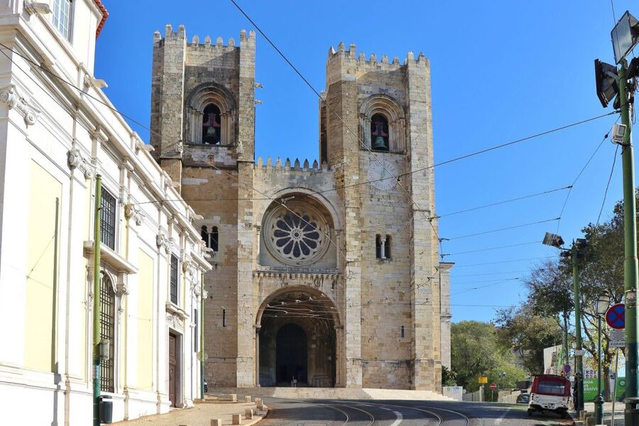 Lisbon: Full-Day Private Walking Sightseeing Tour - A four-hour private walk that sets the pace for you