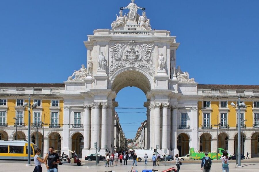 Lisbon: Full-Day Private Walking Sightseeing Tour - Lisbon Cathedral: the stop that grounds the walk
