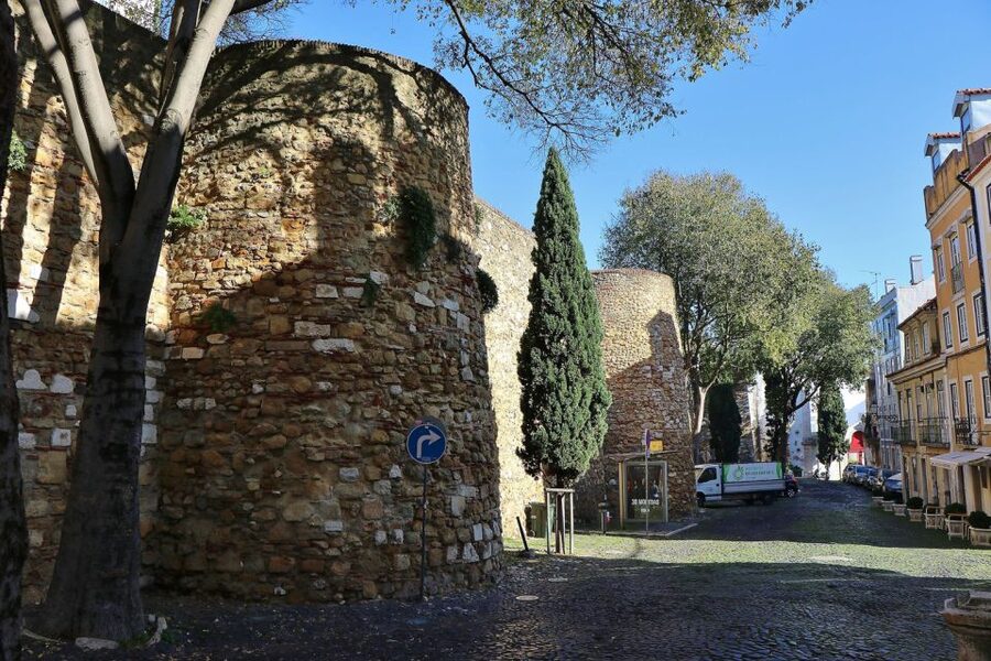 Lisbon: Full-Day Private Walking Sightseeing Tour - Pastries and small food stops: when Lisbon tastes like Lisbon