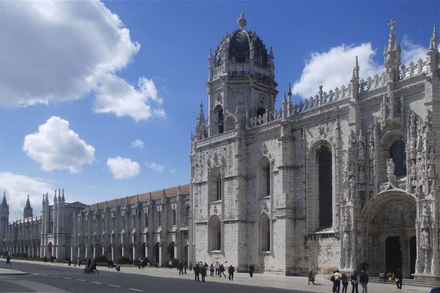 Lisbon: Full-Day Small-Group City Tour with Hotel Pickup - Alfama and Lisbon Cathedral: the slow streets and the big monument moment