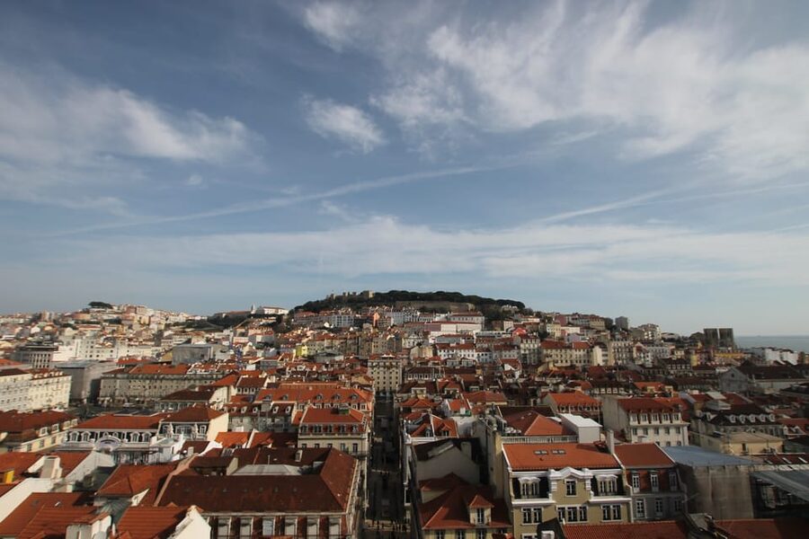 LISBON GRAND EXPERIENCE Tuktuk Tour in German - Estrela Basilica, Miradouros again, and the route west toward Belém