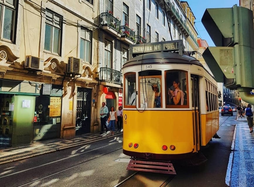 LISBON GRAND EXPERIENCE Tuktuk Tour in German - Belém in full: Jerónimos, Belém Tower, and the Age of Discoveries feel
