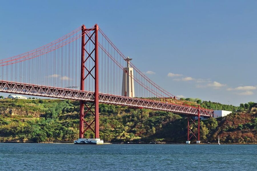 Lisbon: Guided Eco Tuk Tuk sightseeing tour - Eco tuk tuk comfort and group size: the real value math