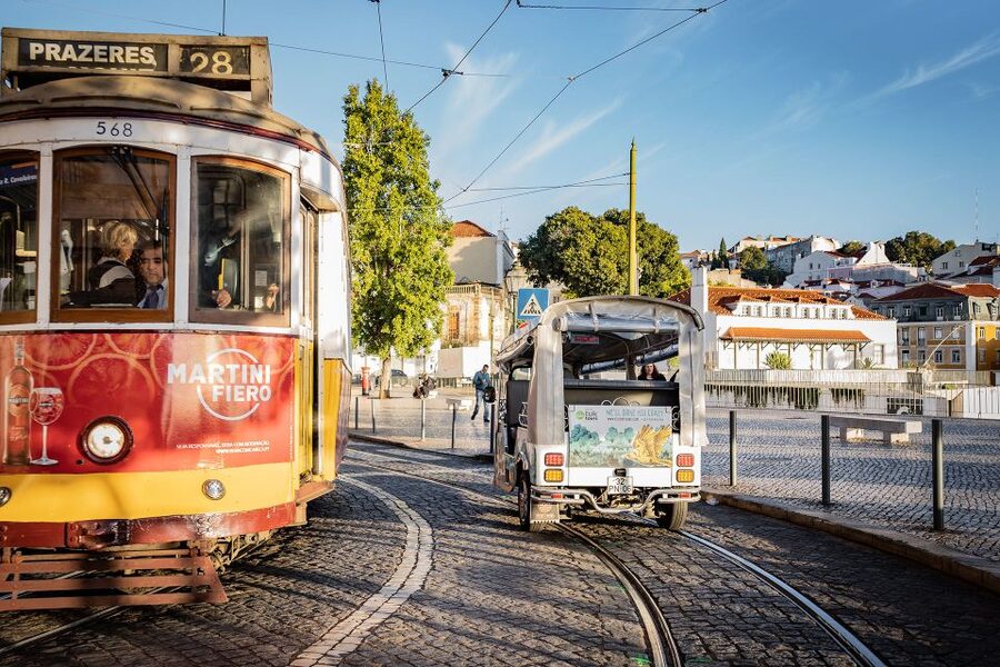 Lisbon: Guided Tuk-Tuk Tour Along the Historic Tram Line 28 - Chiado and the Tram 28 corridor, without the crowd crush