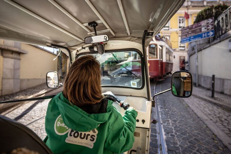 Lisbon: Guided Tuk-Tuk Tour Along the Historic Tram Line 28 - Miradouro da Senhora do Monte: the big panoramic moment