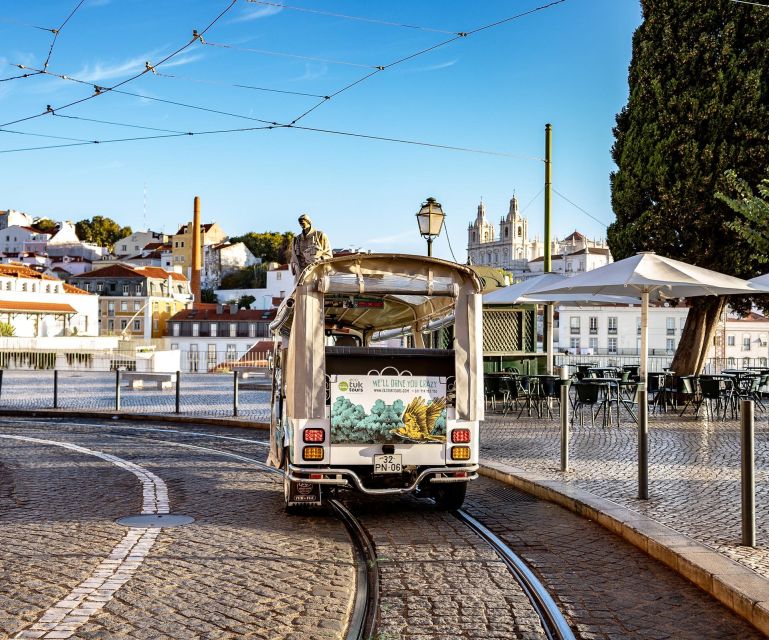Lisbon: Guided Tuk-Tuk Tour Along the Historic Tram Line 28 - Jardim do Príncipe Real and Eduardo VII Park: a change in mood