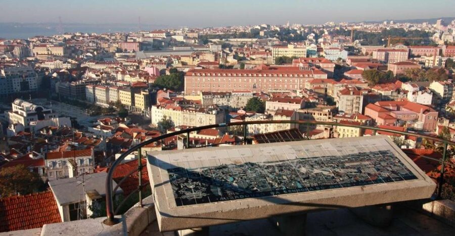 Lisbon: Half-Day City Tour - Belém quarter by bus: Belém Tower and the Discoveries monuments
