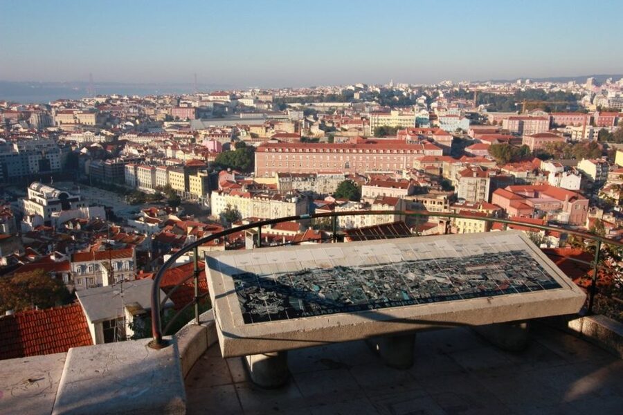 Lisbon: Half-Day City Tour - Meeting point at Marquês de Pombal Square: start early, stay calm