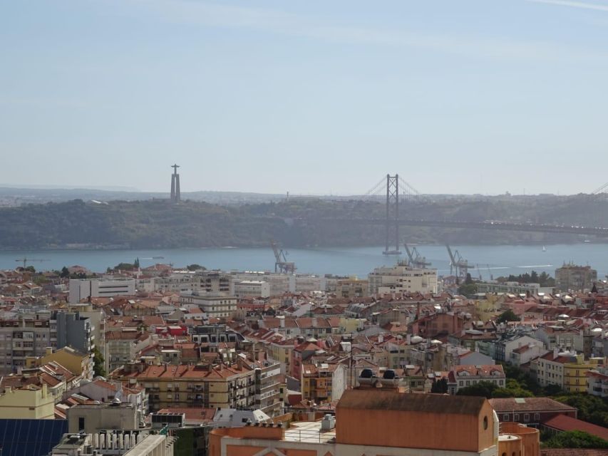Lisbon: half day guided sightseeing tour by tuk tuk - Lisbon Cathedral (Santa Maria Maior): Stone, Power, and a Quick Photo Stop