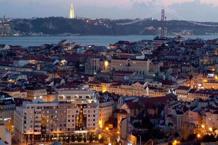 Lisbon: Half-Day Night Group Tour w/ Fado Dinner Show - Alfama on foot: Lisbon’s oldest neighborhood, before dinner