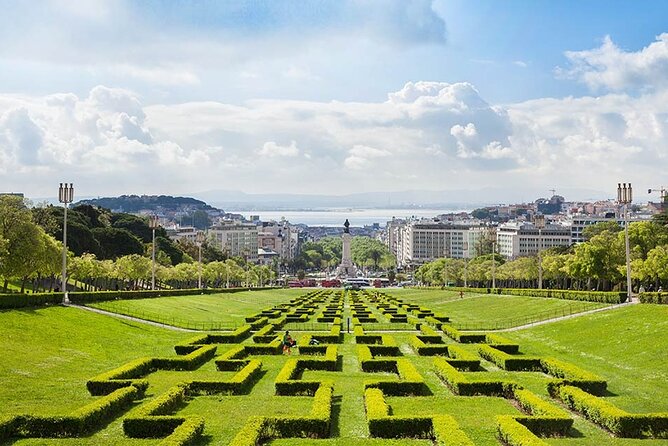 Lisbon Half day tour by Private Car - Lisbon Cathedral and the medieval north-city feel