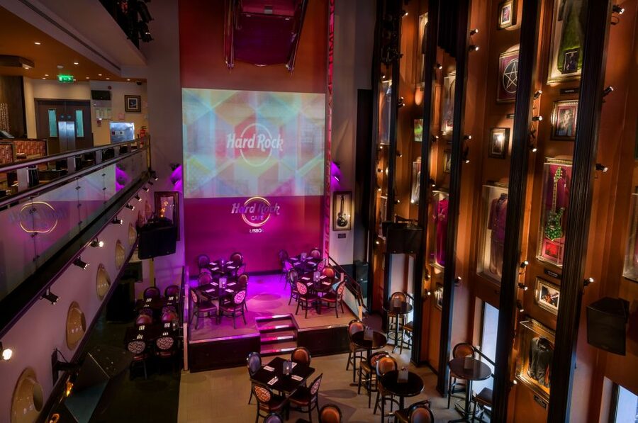 Lisbon: Hard Rock Cafe Experience - Inside the restaurant: sound system, memorabilia, and the feel