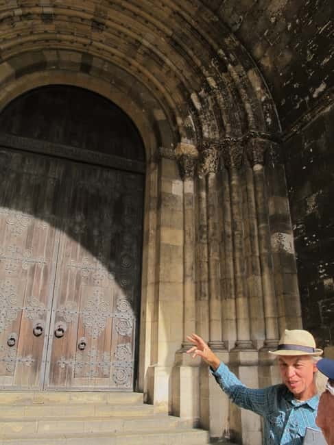 Lisbon: Highlights and Hidden Gems Tour - Baixa to Praça do Comércio: the former Royal Palace site and the statues explained