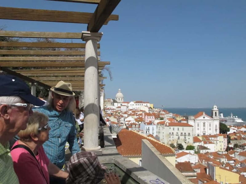 Lisbon: Highlights and Hidden Gems Tour - Meeting Peter in a small group (and getting the right pacing)