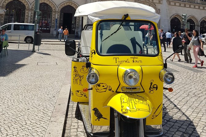 Lisbon Highlights by Tuk Tuk - Meeting Point on Av. da Liberdade and how pickup fits