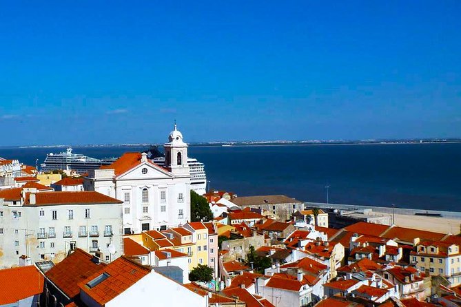 Lisbon Highlights PRIVATE Half Day Tour with a local Guide - Private Lisbon highlights in a 4-hour minivan rhythm