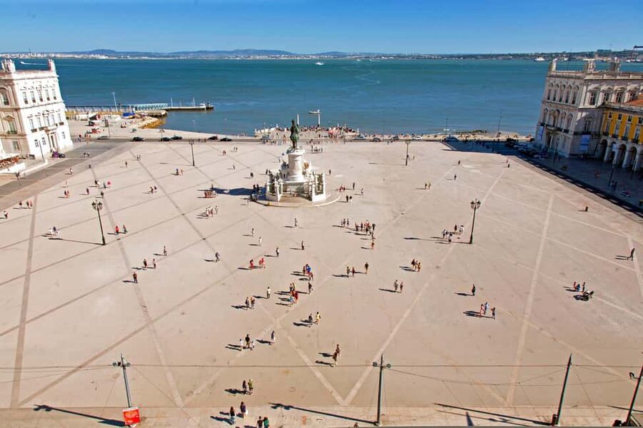 Lisbon Highlights Private Tour with Local Guide and Pickup - Jerónimos Monastery and the Belém Tower: UNESCO with realistic limits