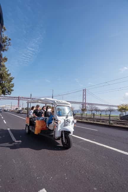 Lisbon Highlights: Private Tuk Tuk Sightseeing City Tour - Downtown hits: Praça do Comércio, Pink Street, and the Carmo Convent ruins
