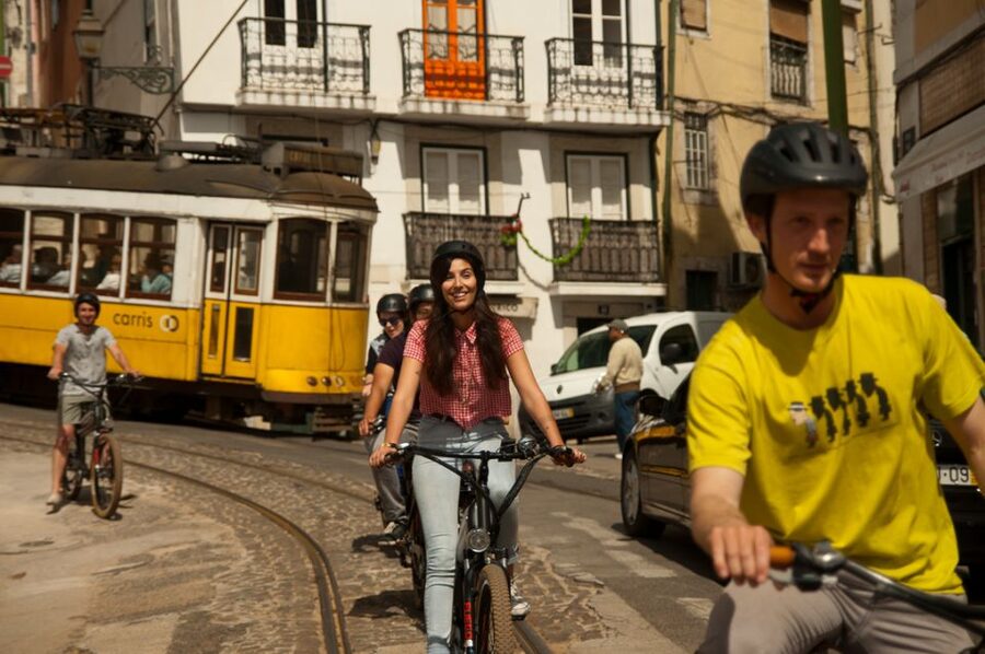 Lisbon: Hills, Alfama, and Mouraria Tour by Electric Bike - Lisbon Cathedral (Sé): a 12th-century anchor point