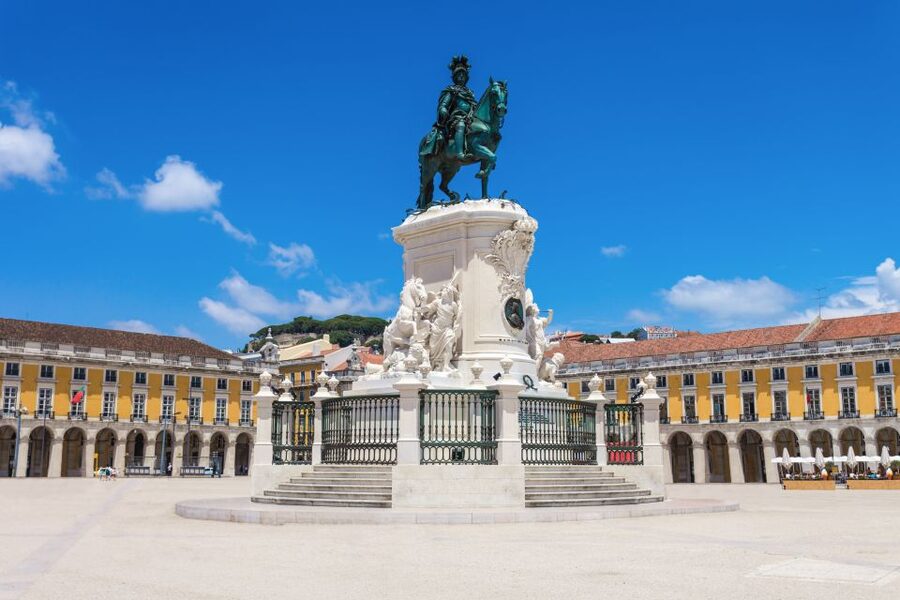 Lisbon: Hills Red Tram Tour by Tram 28 Route 24-Hour Ticket - Practical Rules and Common Snags to Avoid