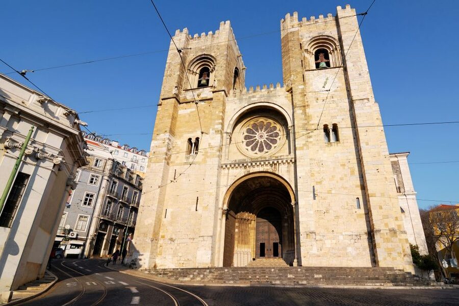 Lisbon: Hills Red Tram Tour by Tram 28 Route 24-Hour Ticket - The 24-Hour Ticket: What It Really Buys You