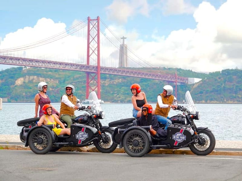 Lisbon : Historic Motorcycle Side-car Tour 1H - Chiado’s streets: the quick path to Lisbon’s everyday culture